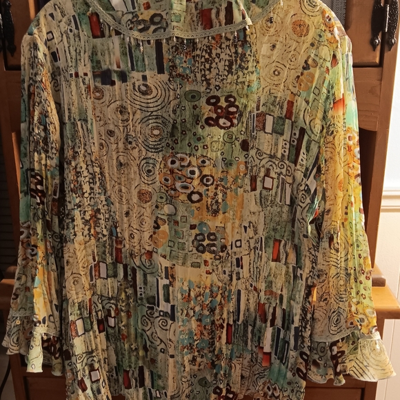 Abstract Patterned Blouse - Picture 2 of 13